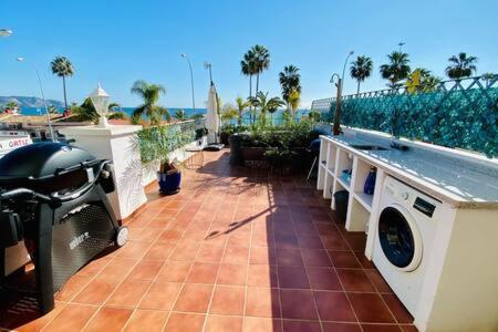 Apartamento en primera linea de playa con parking Nerja Exterior foto