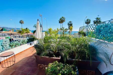 Apartamento en primera linea de playa con parking Nerja Exterior foto