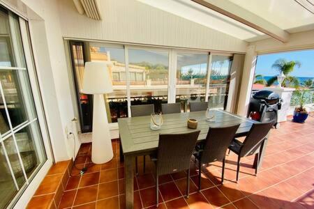 Apartamento en primera linea de playa con parking Nerja Exterior foto